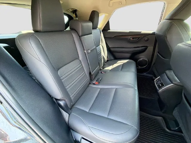 Used 2018  Lexus 300 Base image 25