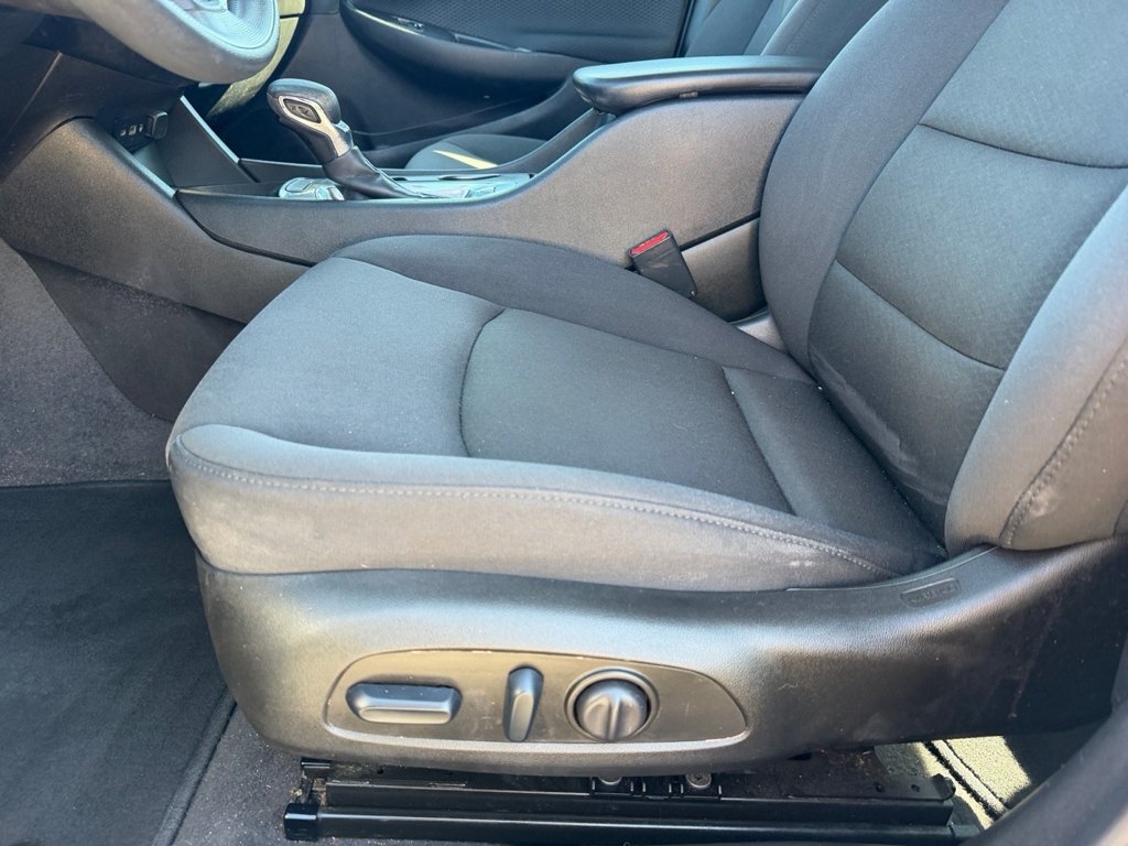 Used 2023 Summit White Chevrolet LS image 9