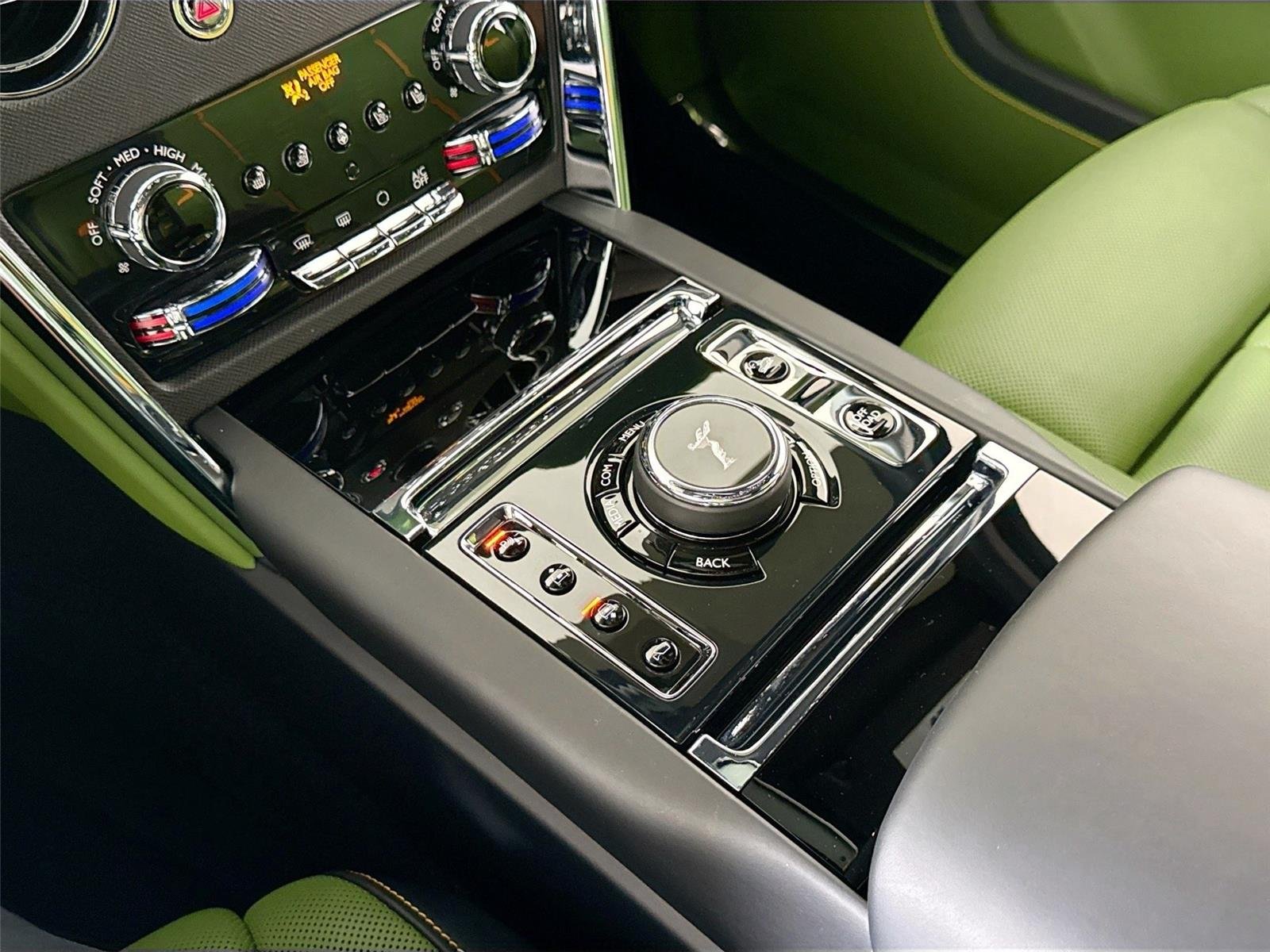 Used 2024 Silver Rolls-Royce  image 22