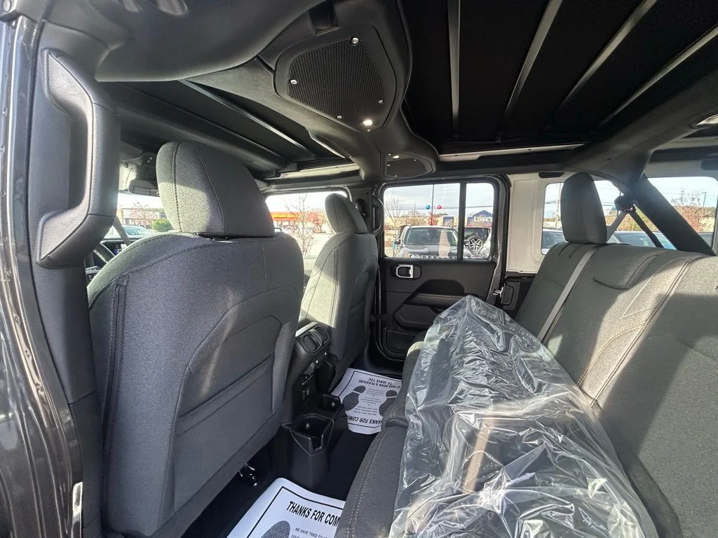 2026 Jeep Wrangler 4-Door Sahara - Photo 30