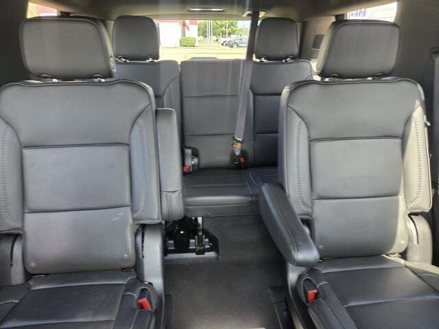 Used 2024 Summit White GMC Denali image 37