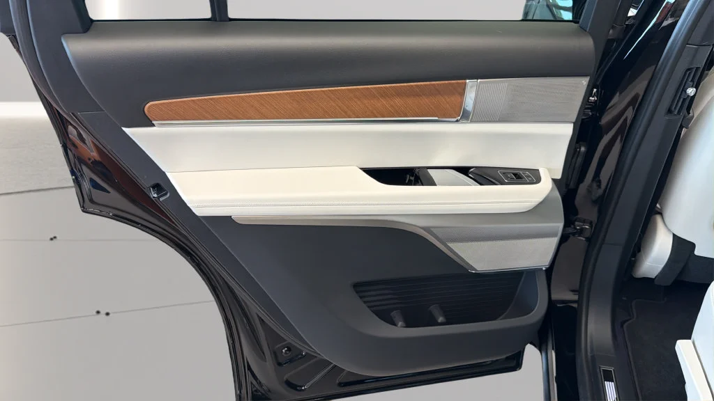 2027 Cadillac VISTIQ Sport - Photo 22