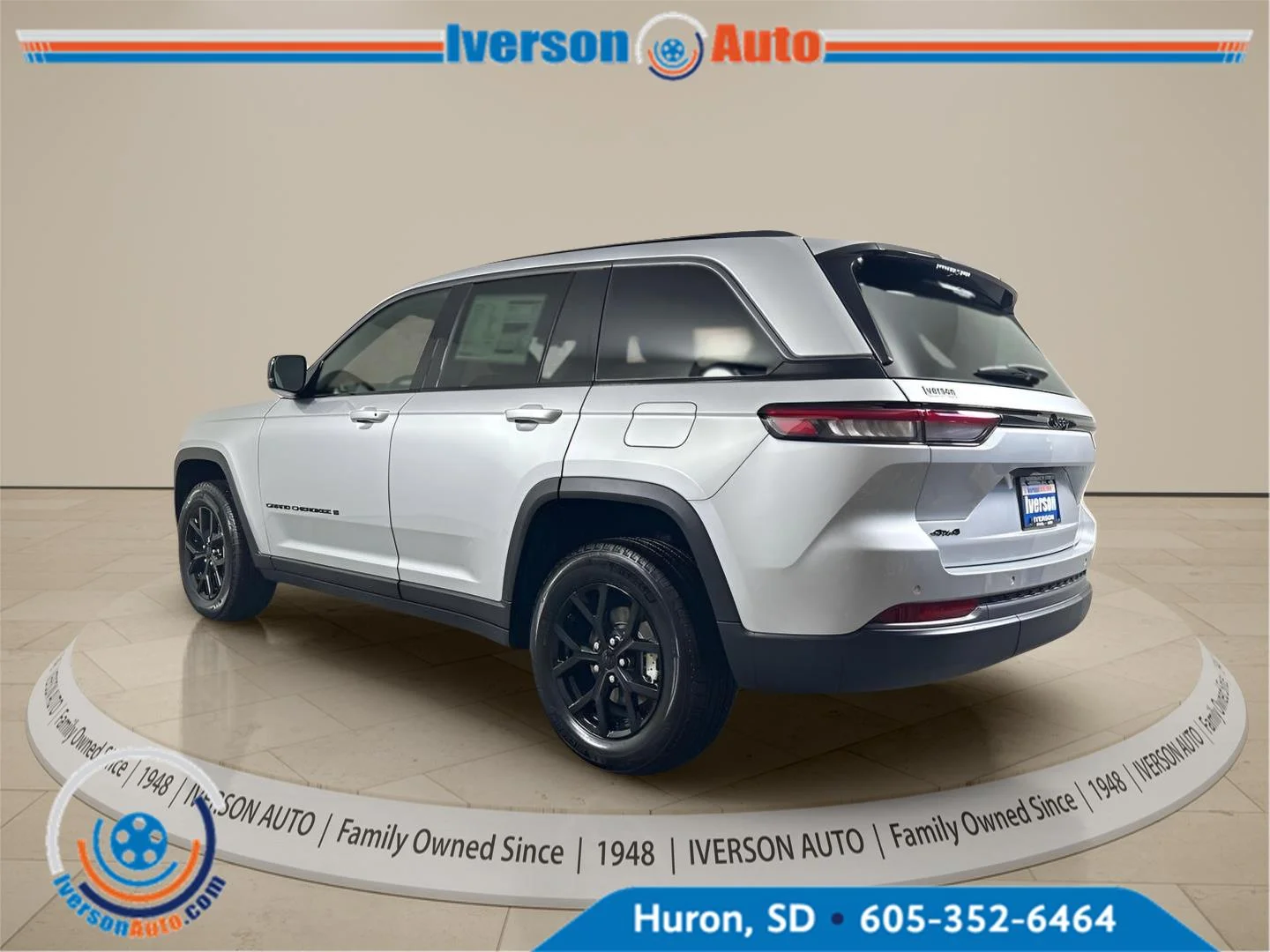 New 2026 Silver Zynith Exterior Paint Jeep Laredo Altitude image 8