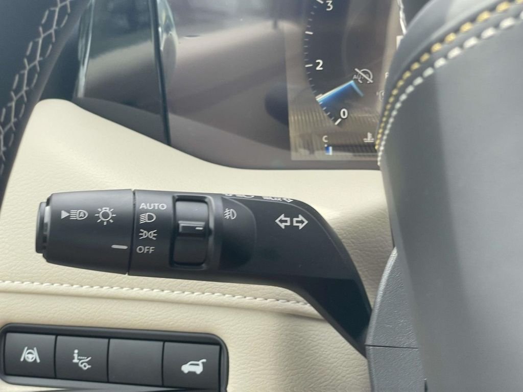 New 2026 Alpine Metallic / Super Black Two-tone Nissan Platinum Reserve image 22
