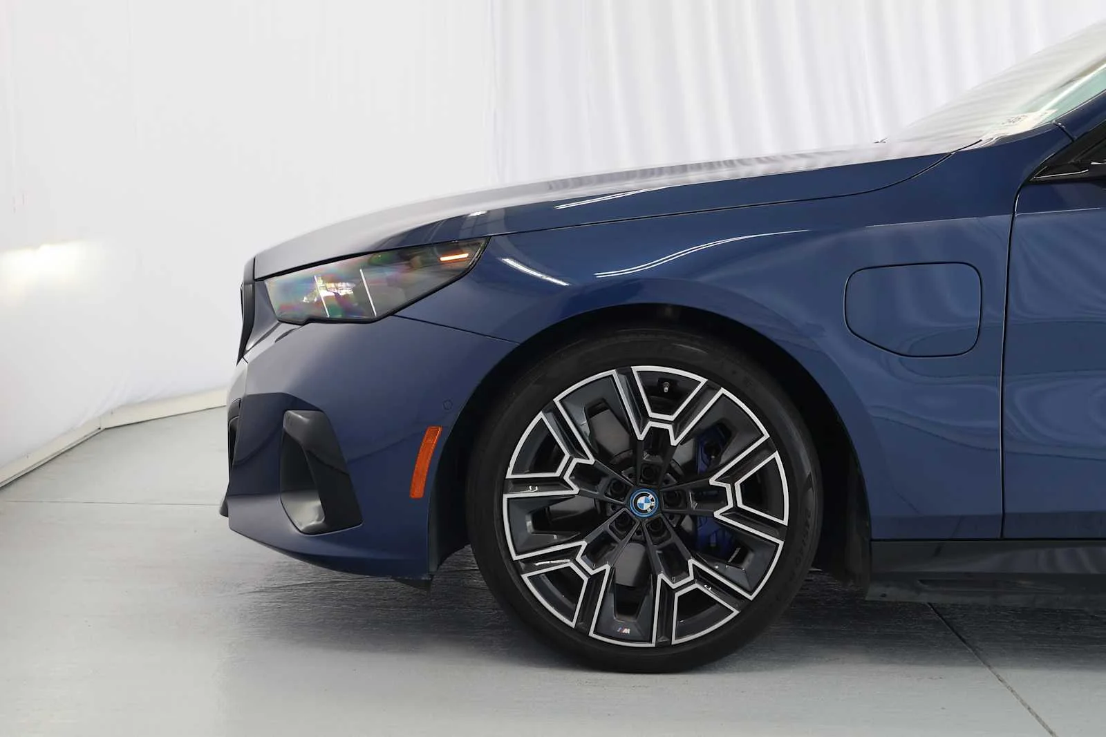 Certified Used 2025 Phytonic Blue Metallic BMW 550e xDrive image 11