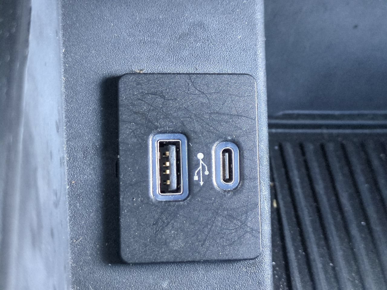 Used 2021  Ford  image 21