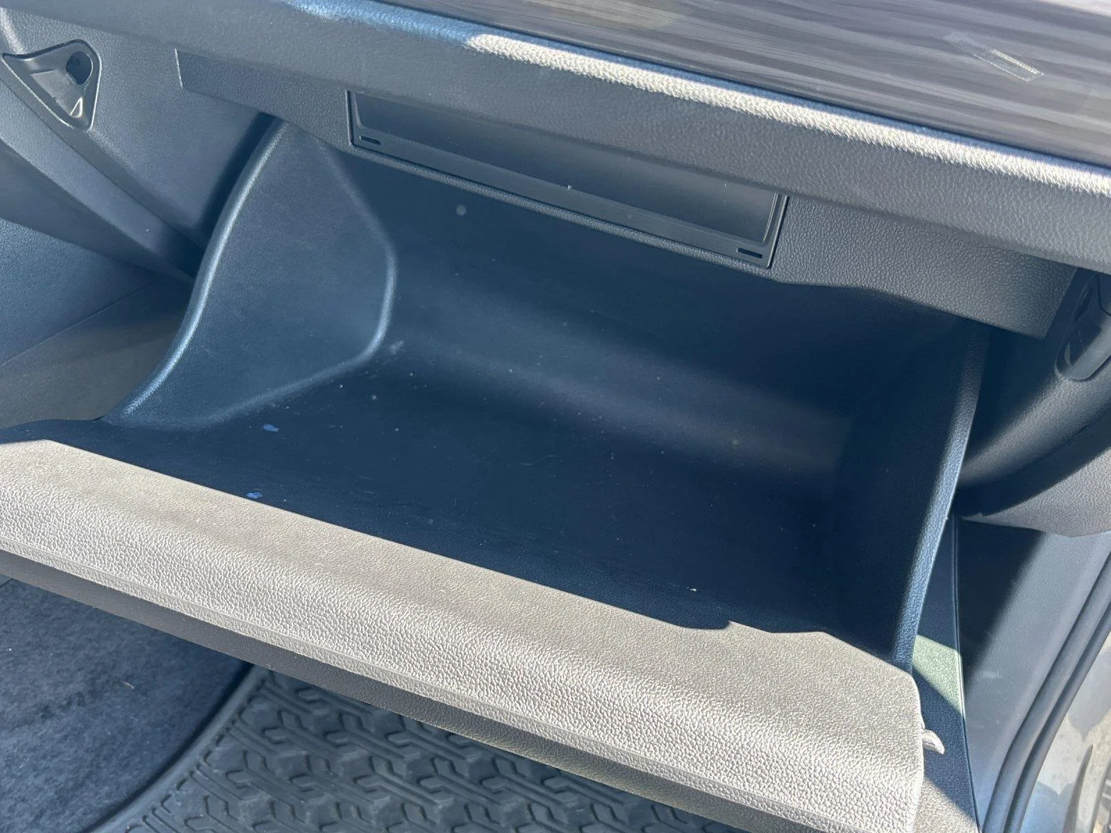Used 2023 Platinum Gray Metallic Volkswagen SEL image 40