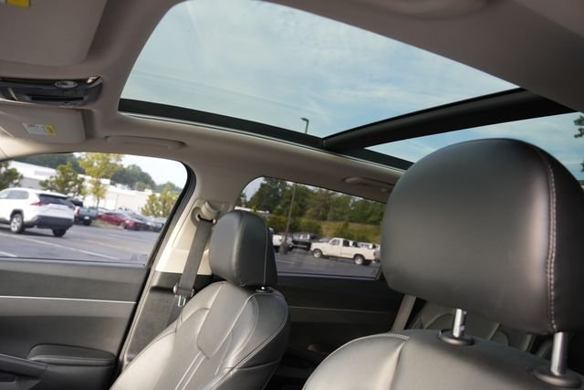 Used 2022 Black Kia EX image 23