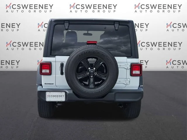 Used 2021  Jeep Unlimited Sport Altitude image 4