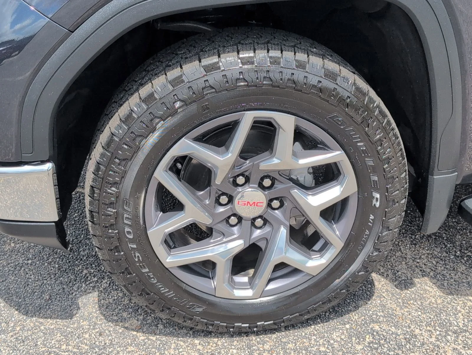 Used 2023 Titanium Rush Metallic GMC SLT image 11