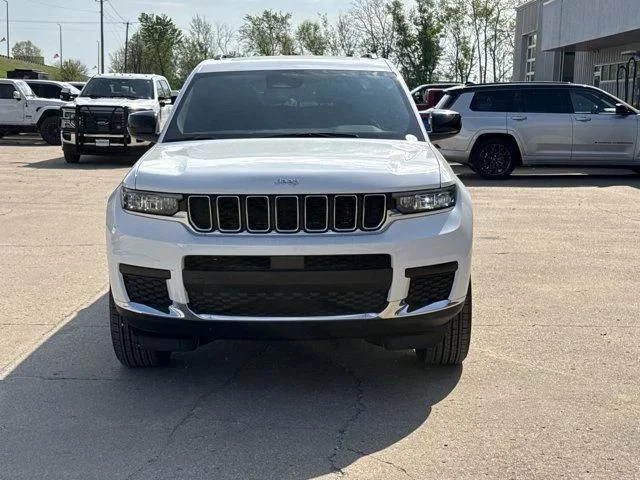 New 2026 Bright White Clear-Coat Exterior Paint Jeep Laredo X image 13