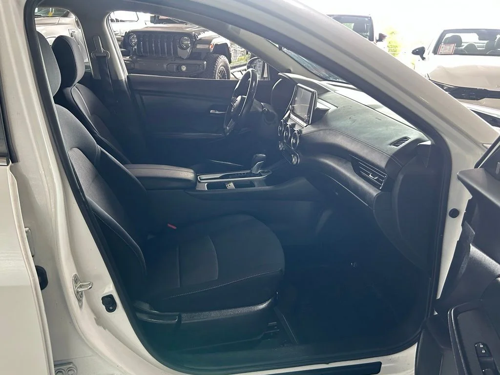 Used 2022 Aspen White TriCoat Pearl Nissan SV image 31