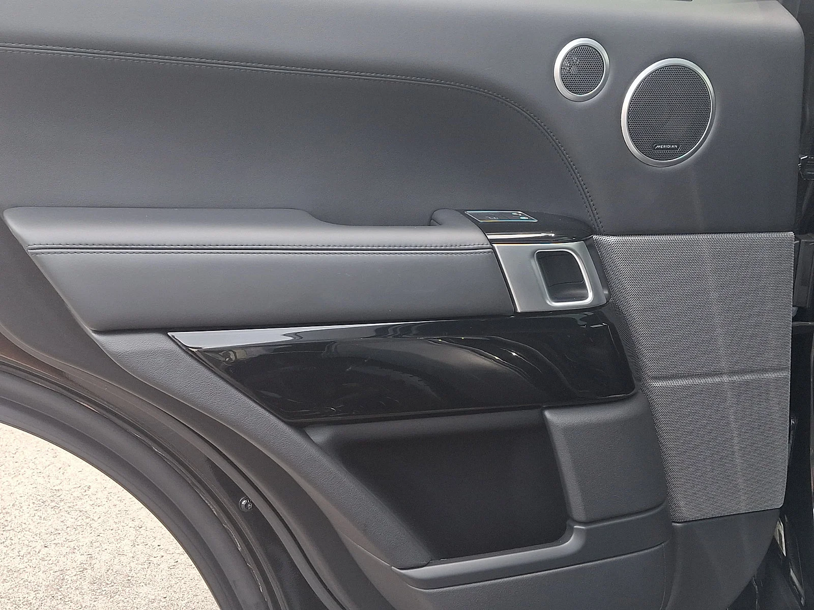 Used 2020 Black Land Rover SVR image 18