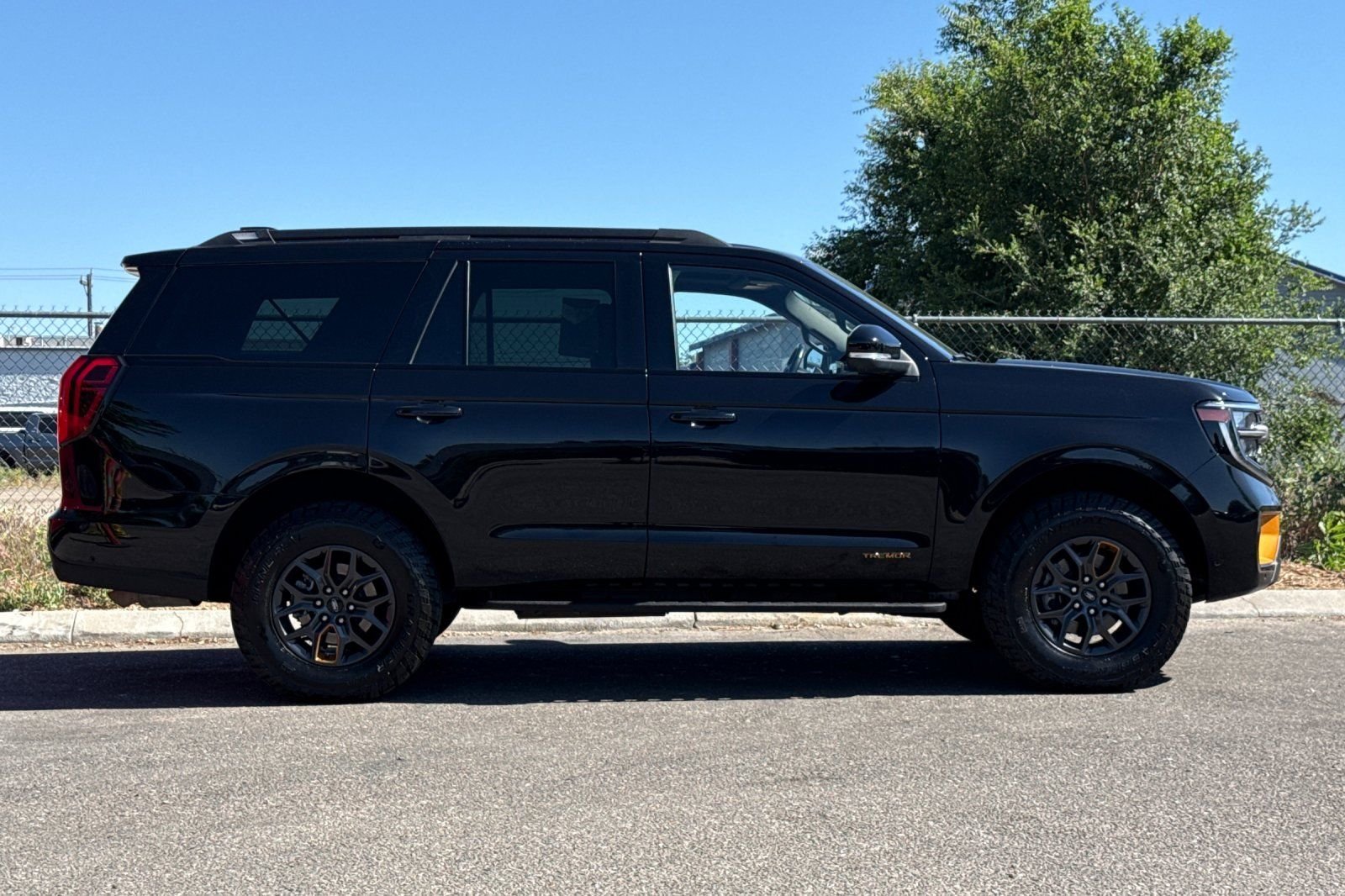 Used 2025  Ford Tremor image 3