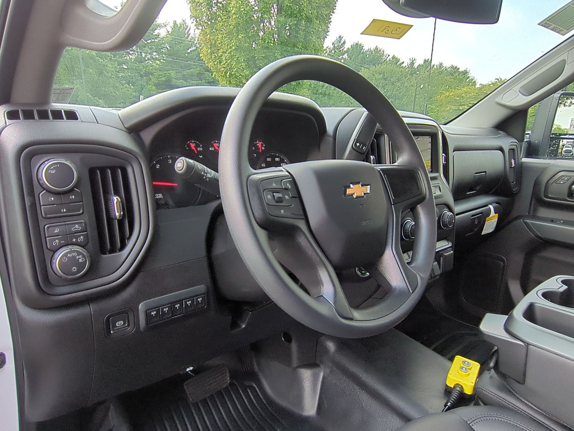 New 2025 Summit White Chevrolet Work Truck image 44