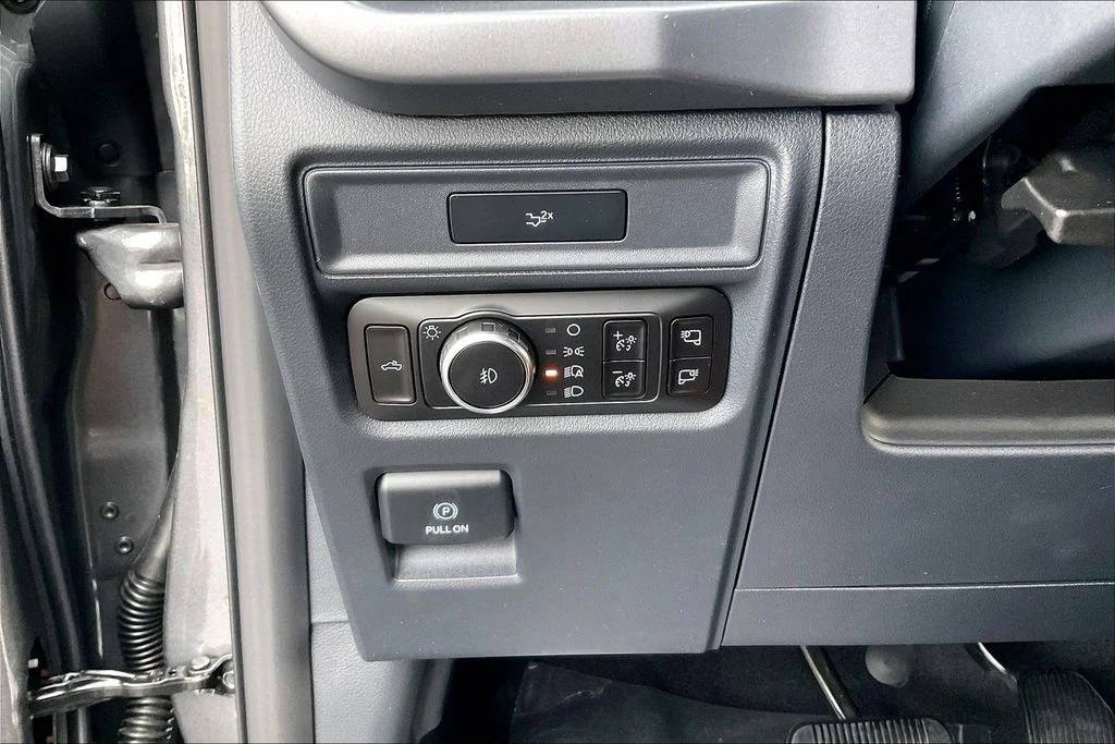 New 2026 Carbonized Gray Metallic Ford XLT image 36