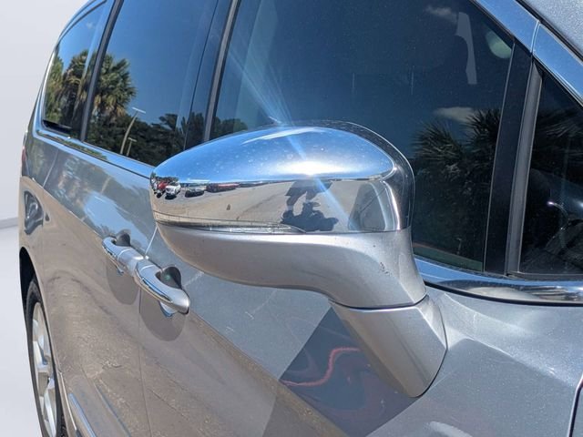 Used 2020 Silver Chrysler Limited image 10
