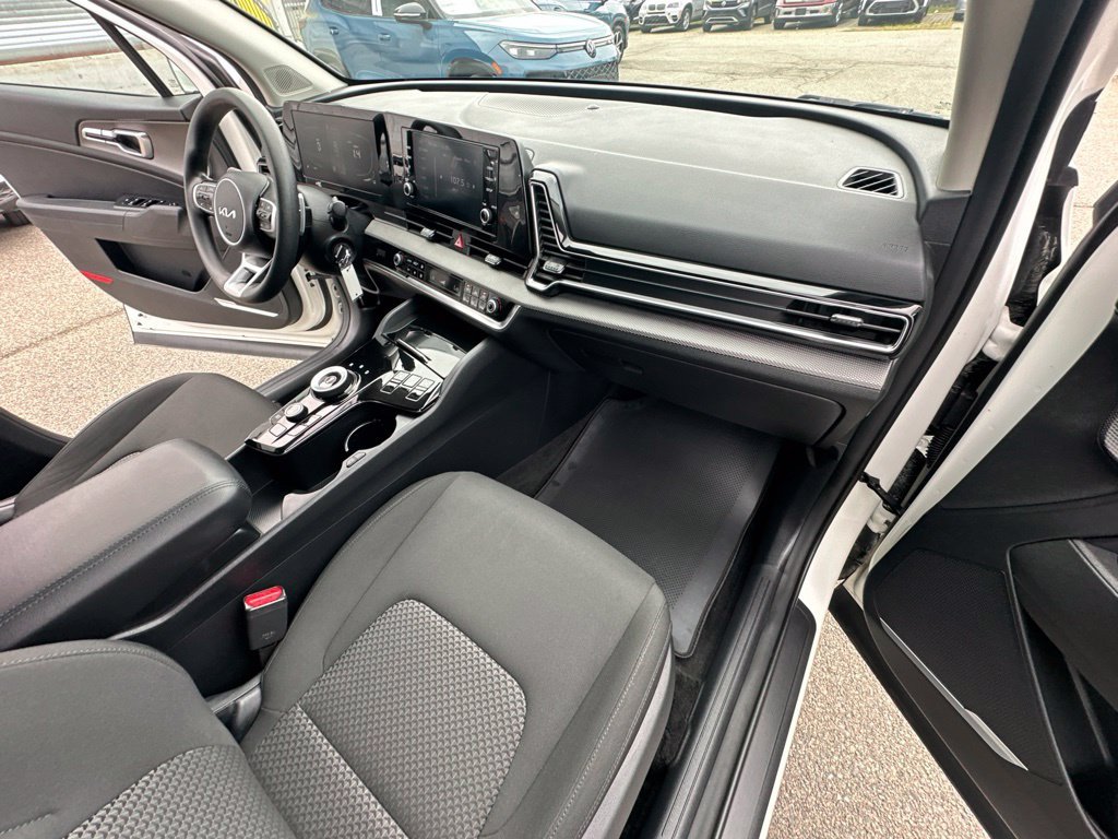 Used 2023 White Kia LX image 32