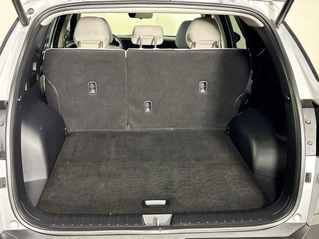 Used 2025 Silver Hyundai SEL image 20
