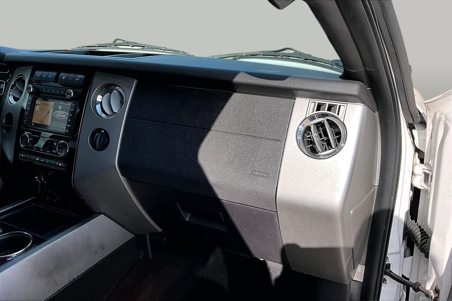 Used 2013 White Platinum Metallic Tri-Coat Ford King Ranch image 19