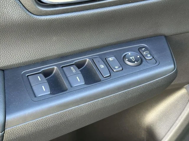 2025 Honda CR-V LX - Photo 17
