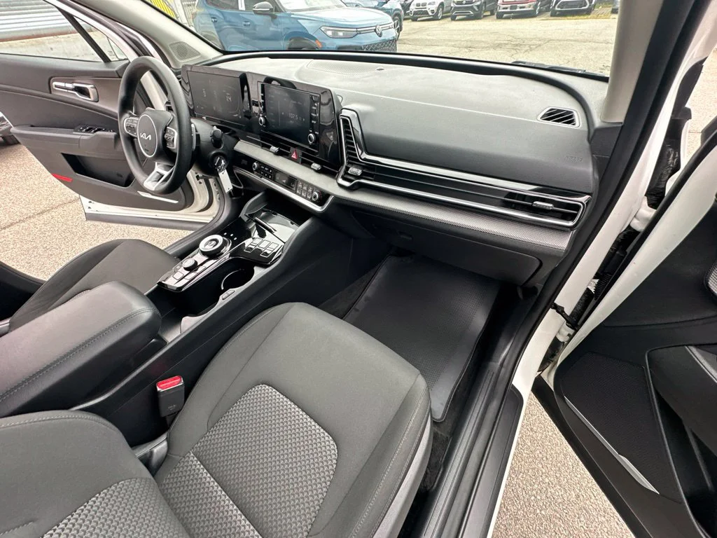 Used 2023 White Kia LX image 32