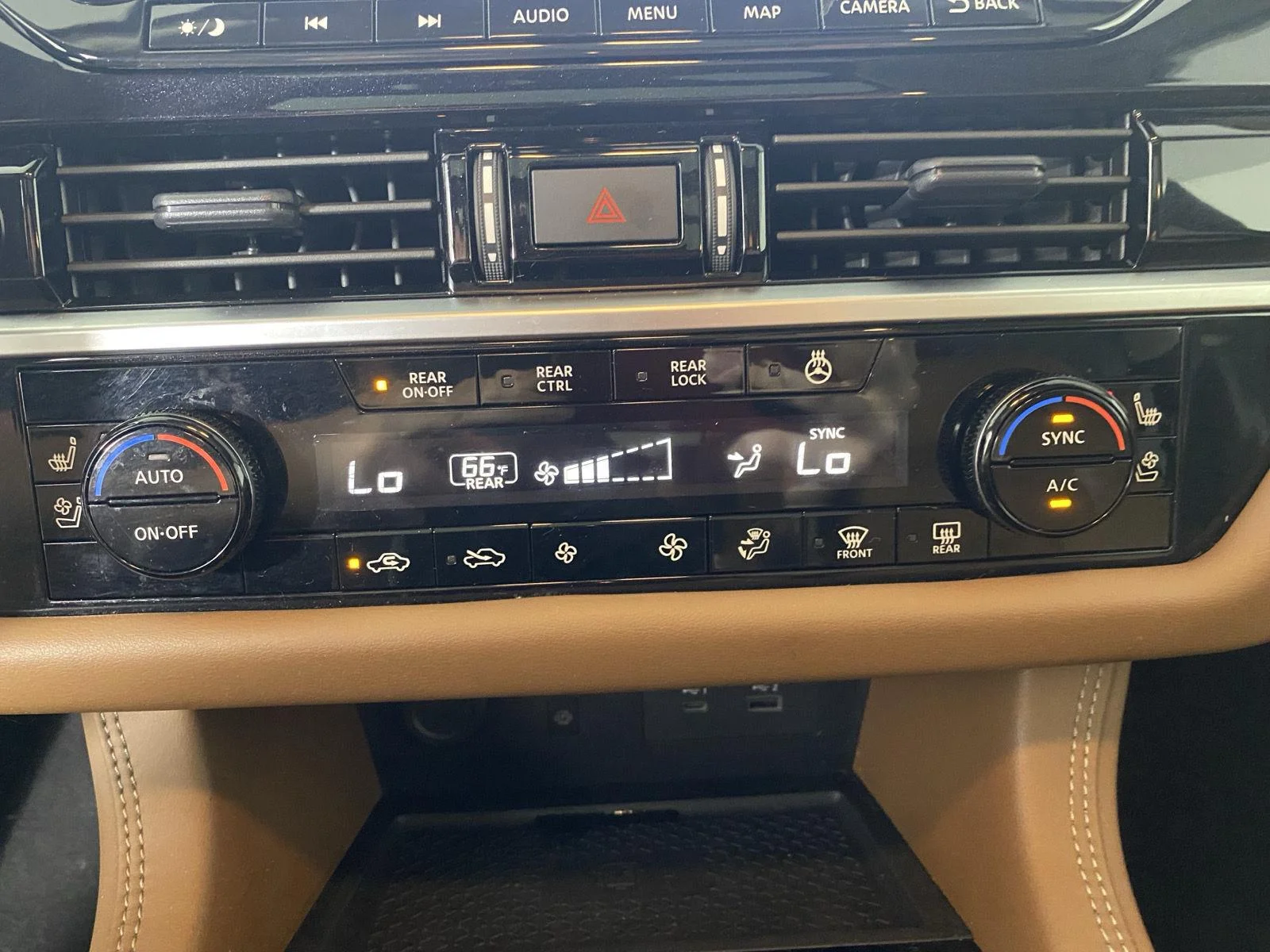 Used 2023 Brilliant Silver Metallic Nissan Platinum image 23