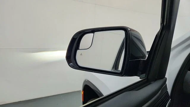 New 2026 Bright White Clear-Coat Exterior Paint Jeep Limited Altitude image 19
