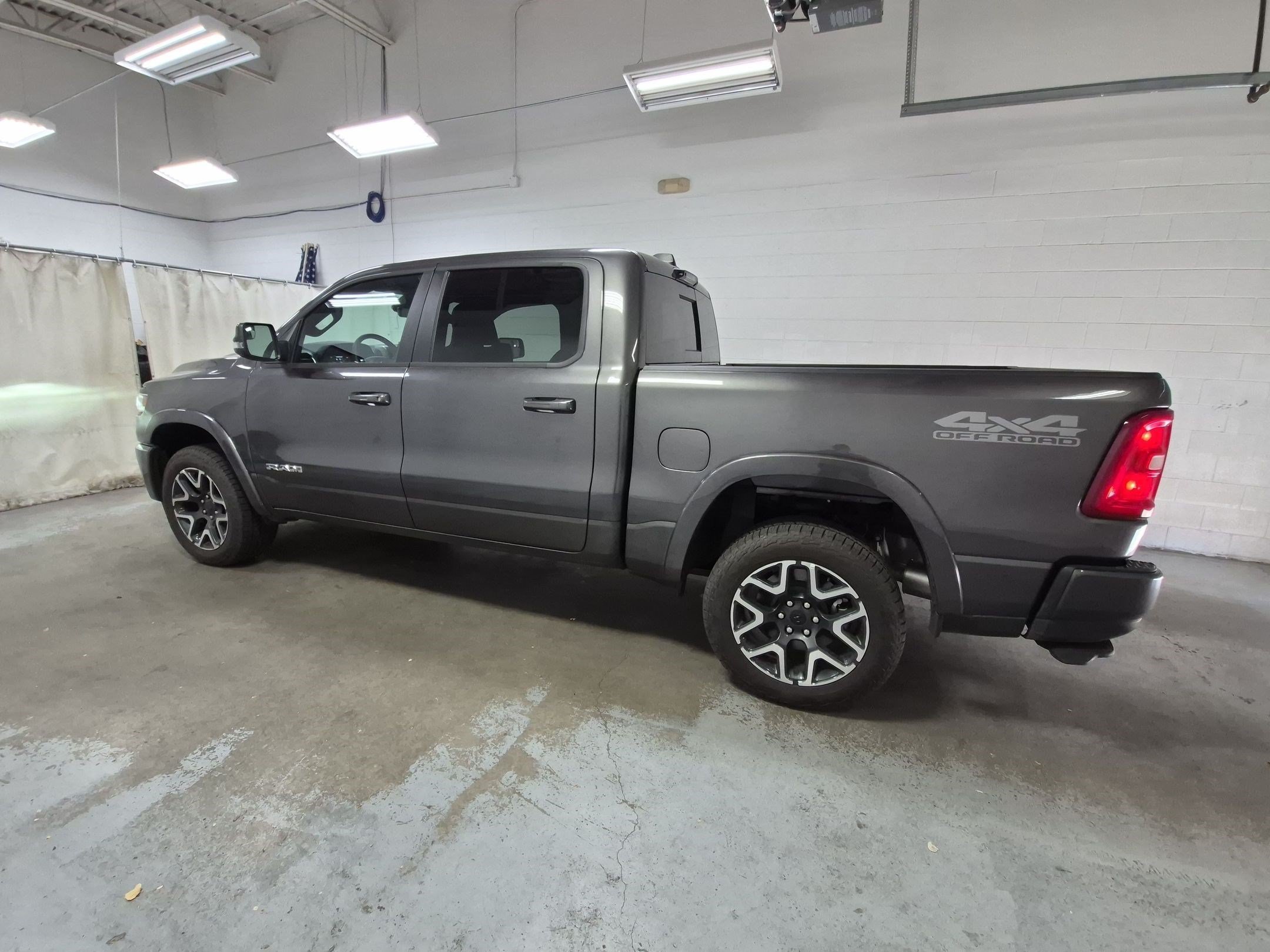 New 2026 Granite Crystal Metallic Clear-Coat Exterior Paint RAM Laramie image 8