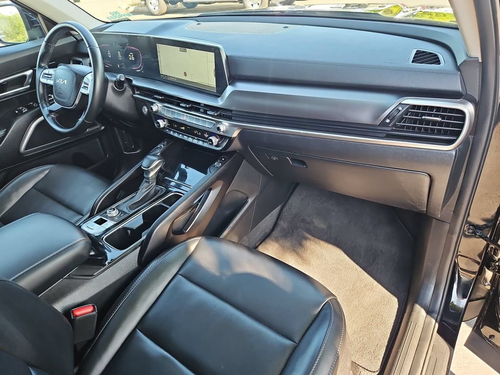 Used 2024 Black Kia S image 29