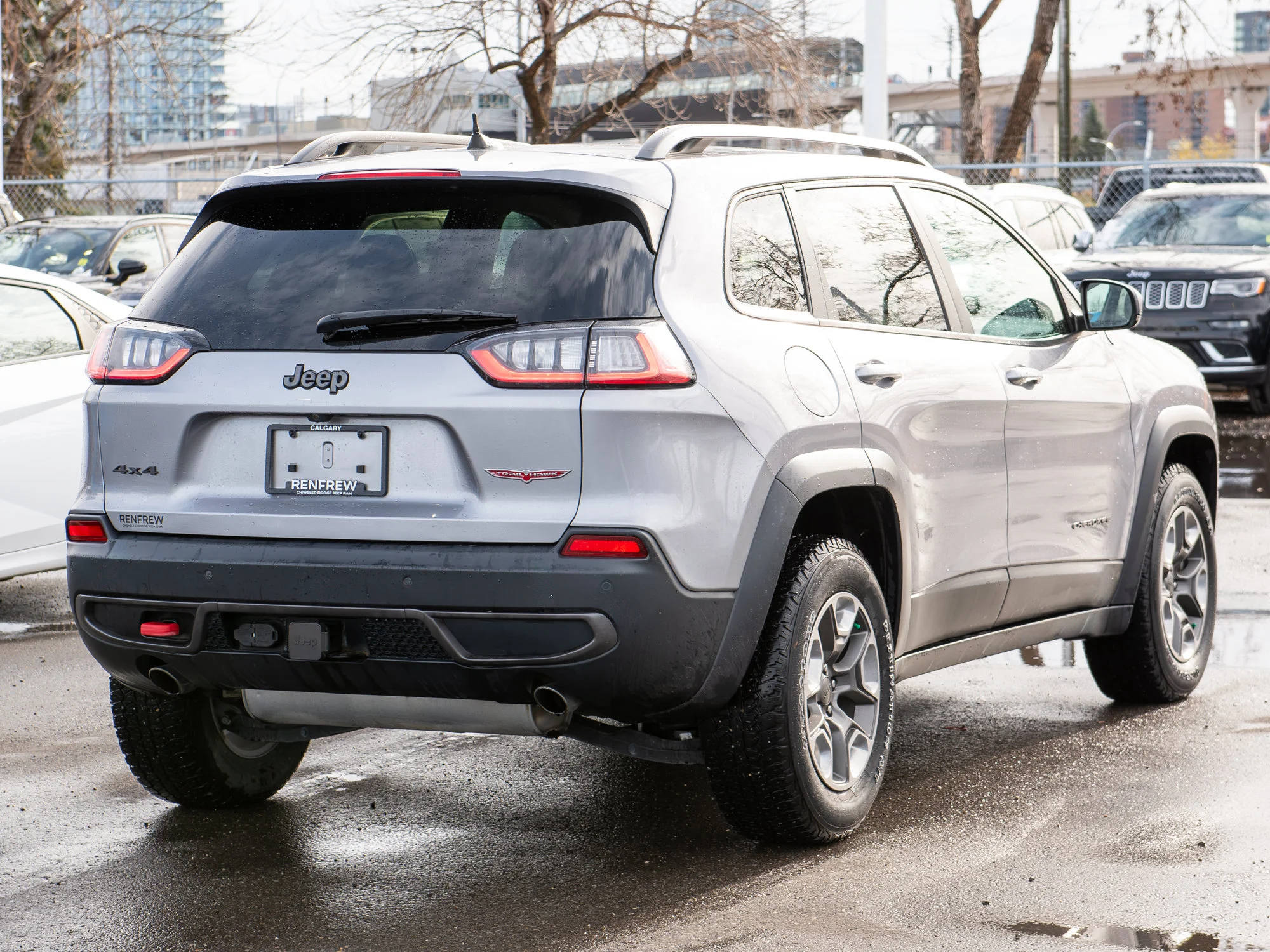 Used 2020 Silver Jeep Trailhawk* 4x4, Panoramic Roof, Trailer Tow Group, Remote Start image 13