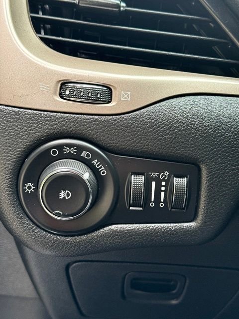 Used 2014 Billet Silver Metallic Jeep Limited image 31