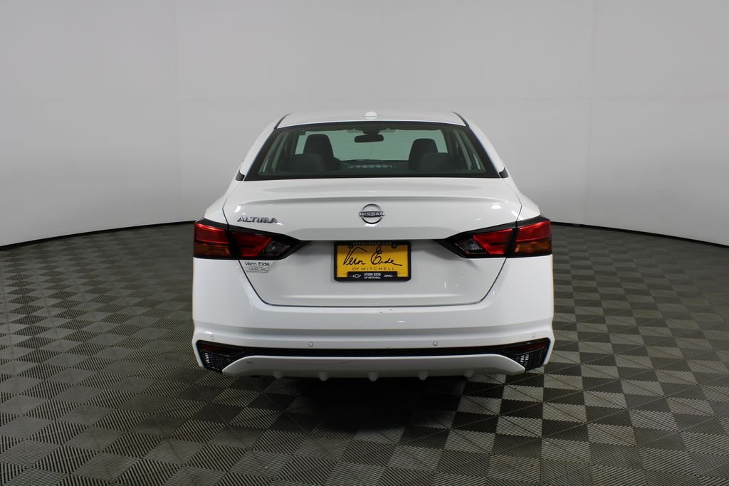 Used 2025 White Nissan 2.5 SV image 6