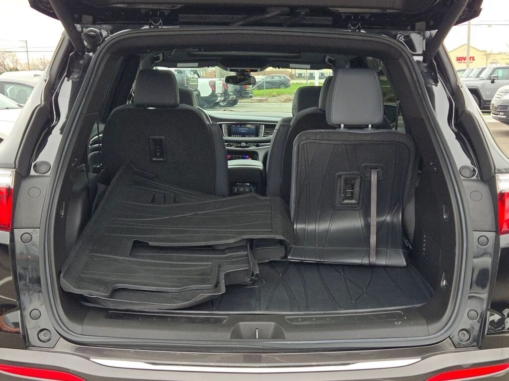Used 2023 Black Buick Essence image 17