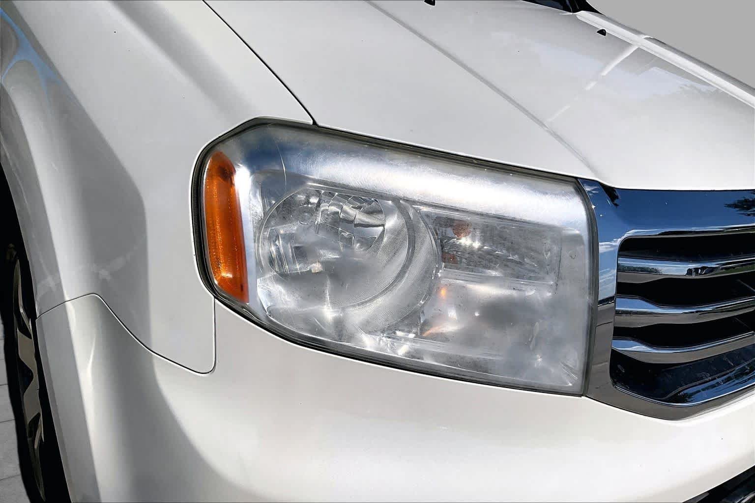 Used 2012 White Diamond Pearl Honda Touring image 26