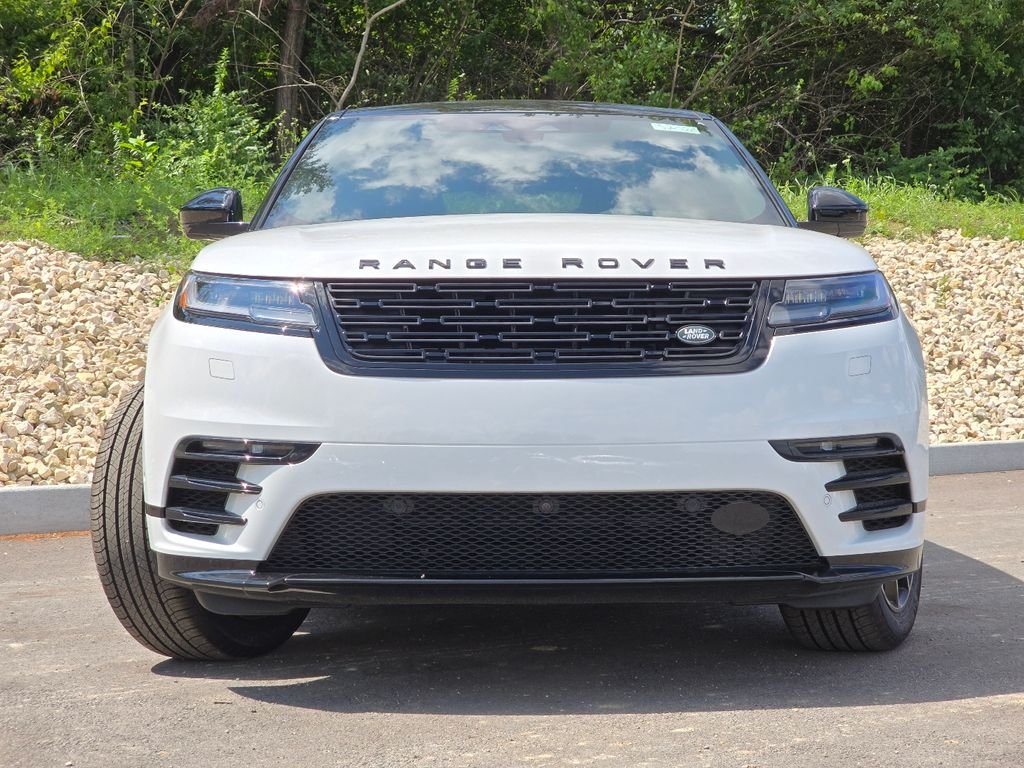New 2026 Fuji White Land Rover Dynamic se image 9
