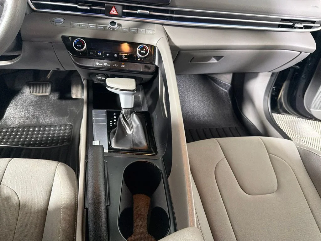 Used 2024 Abyss Black Hyundai SEL image 17