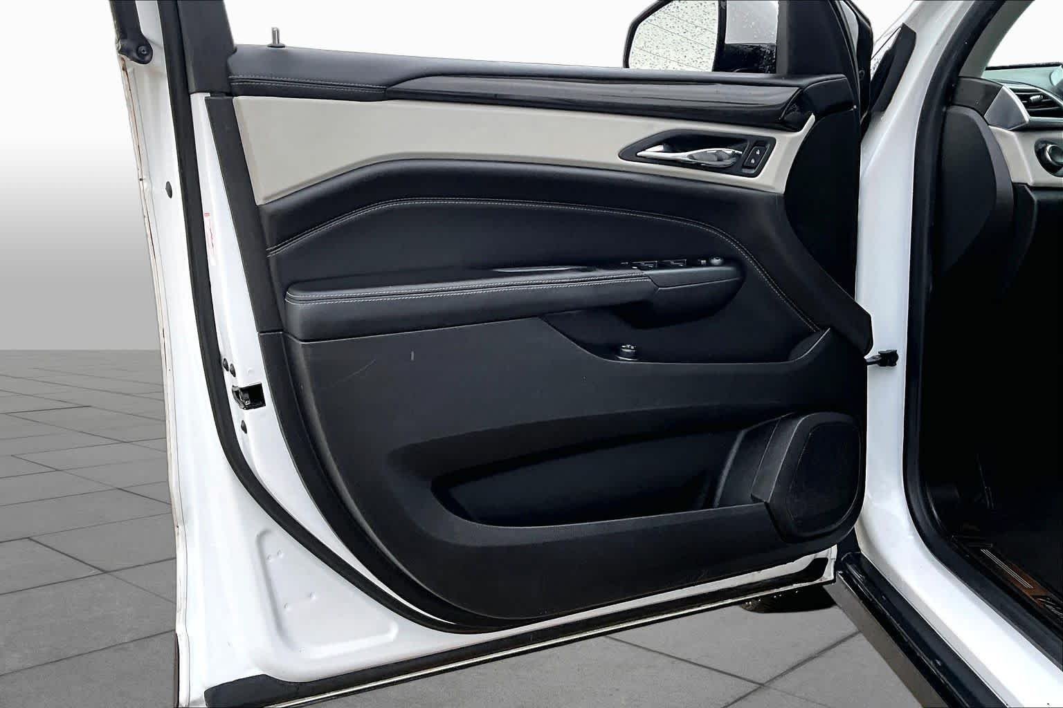 Used 2016 Platinum Ice Tricoat Cadillac Luxury Collection image 22