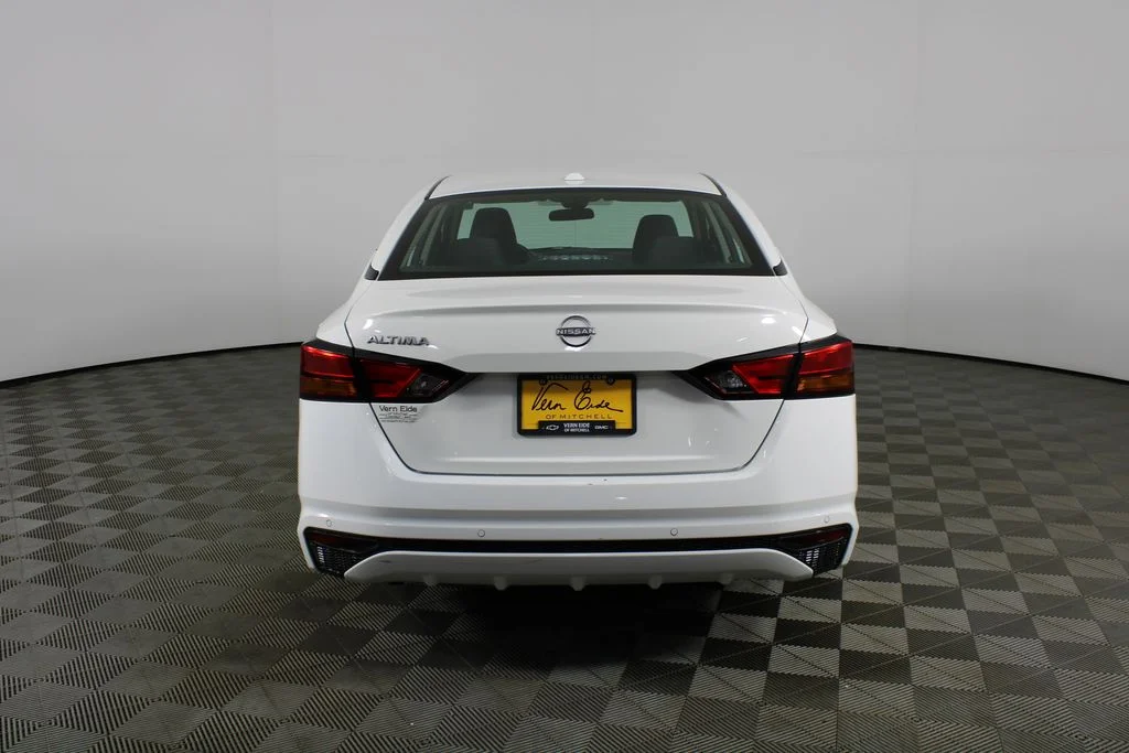 2025 Nissan Altima SV - Photo 6