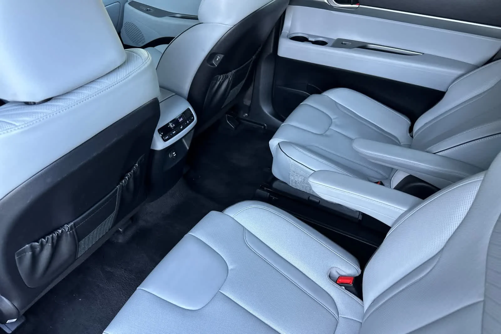 Certified Used 2025 Hyper White Hyundai SEL image 4