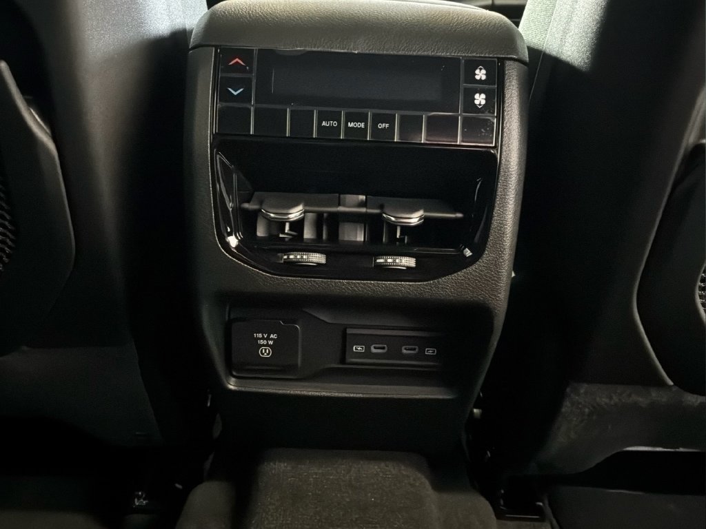 New 2027 Sting-Gray Clear-Coat Paint Jeep Laredo Altitude image 26