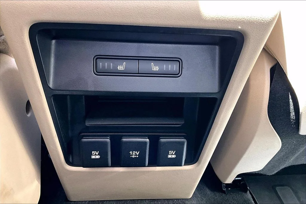 Used 2019 Loire Blue Metallic Land Rover HSE image 25