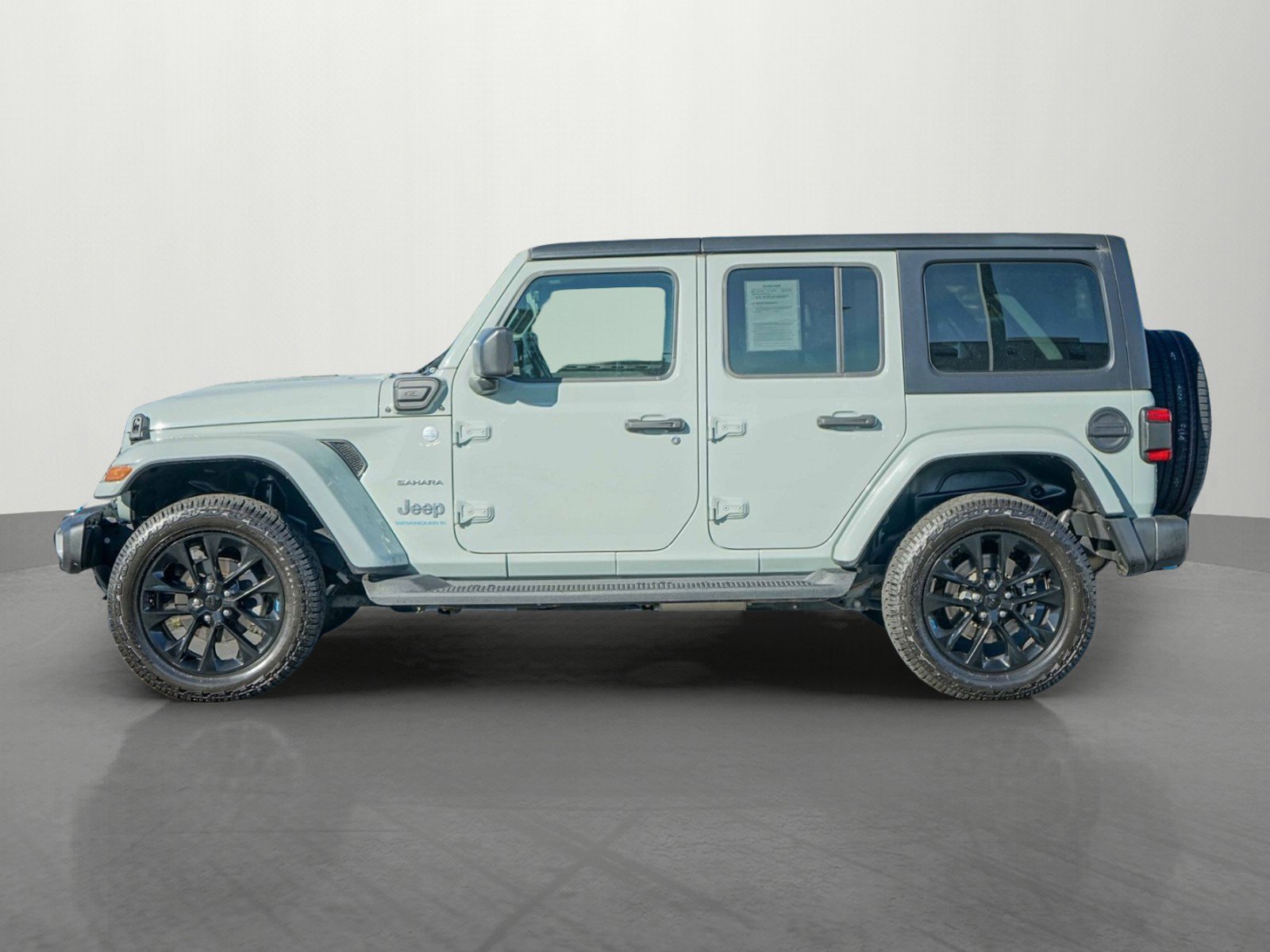 2023 Jeep Wrangler Sahara 4xe photo 3