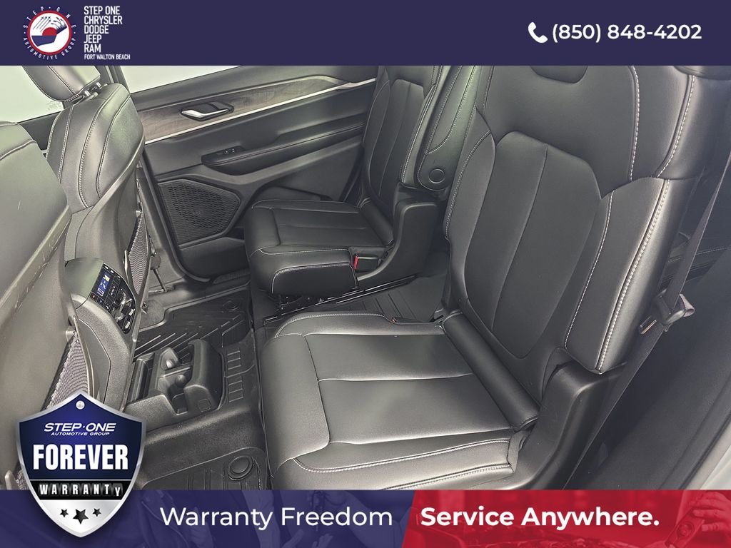 Used 2025 Silver Jeep Limited image 29