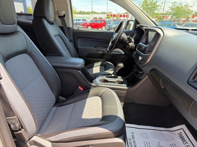 Used 2018 Silver Ice Metallic Chevrolet 4WD Z71 image 20