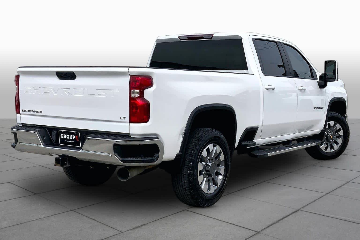 Used 2024 Summit White Chevrolet LT image 13