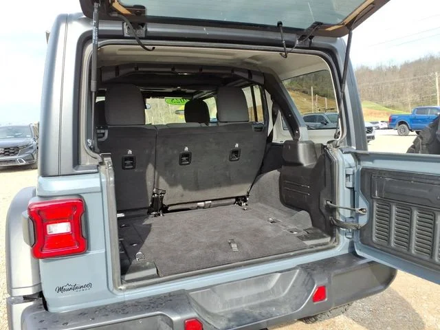 Used 2025 Gray Jeep Rubicon image 19