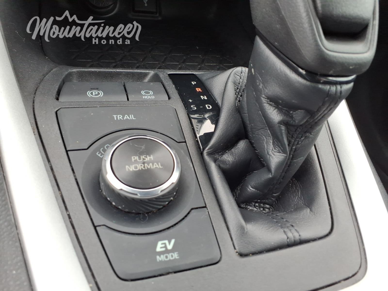 Used 2022 Magnetic Gray Metallic TOYOTA  image 38