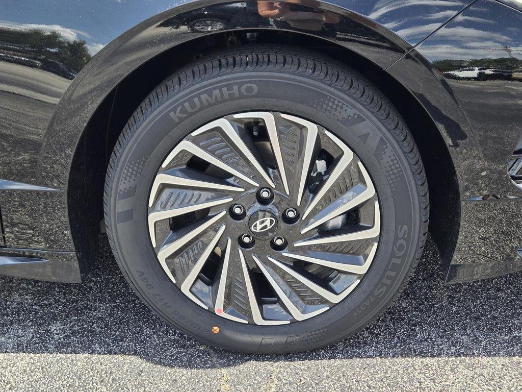 New 2026 Black Hyundai SEL image 3