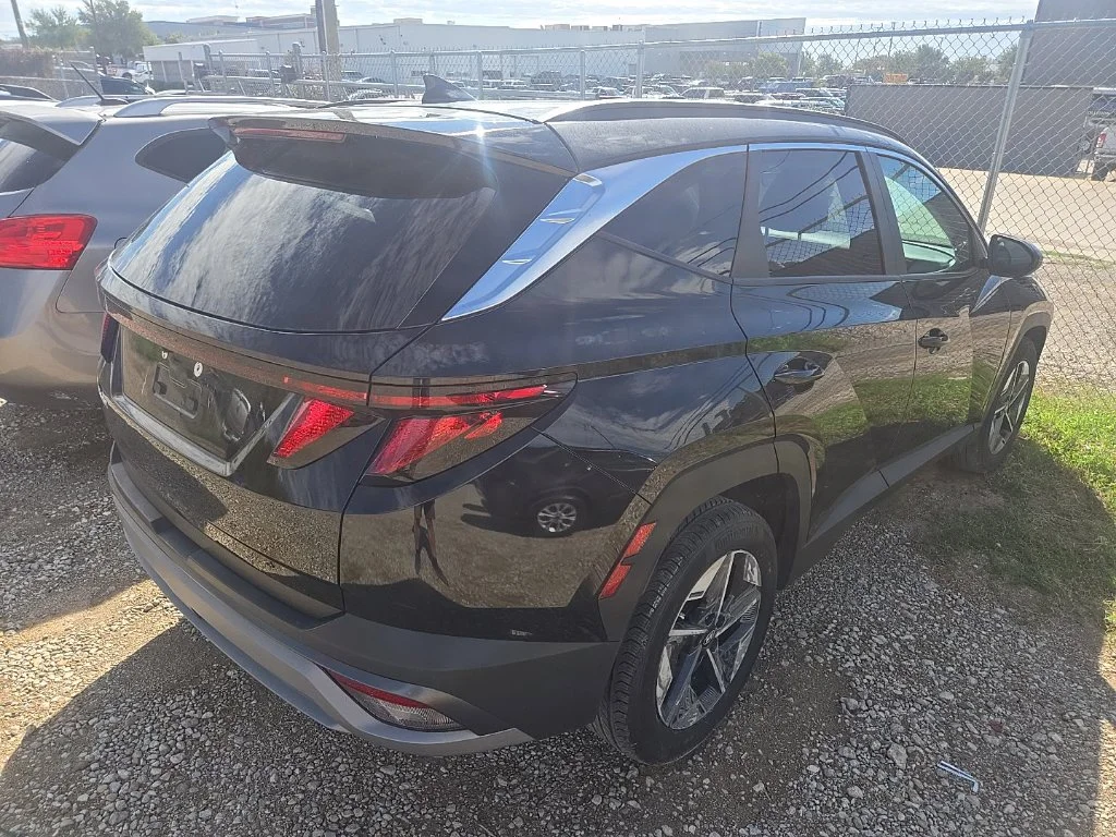 Used 2025 Black Hyundai SEL image 5